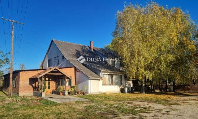 Eladó családi ház, Papkeszin 89.9 M Ft, 9 szobás
