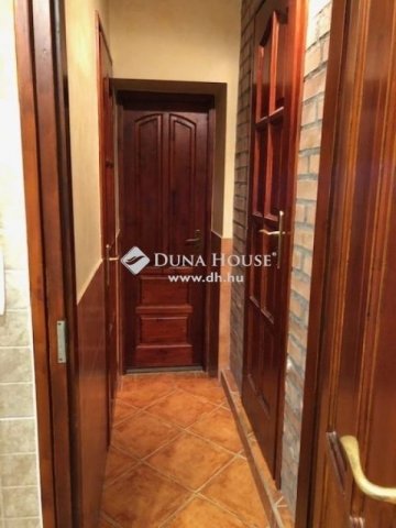 Eladó családi ház, Szadán 130 M Ft, 3 szobás