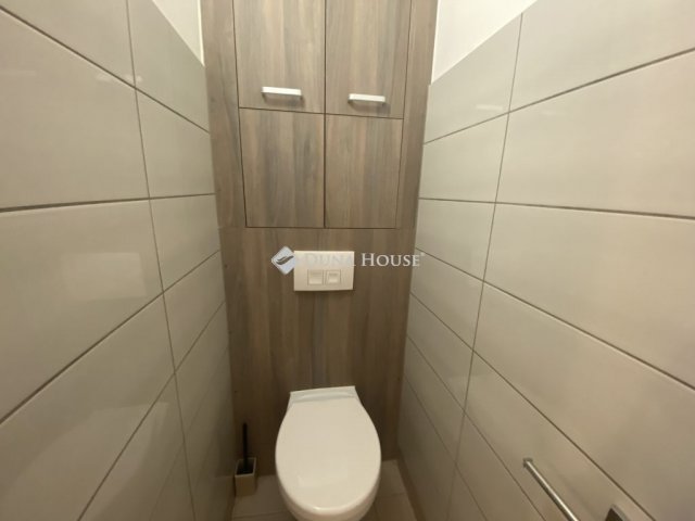 Eladó panellakás, Pécsett 49.9 M Ft, 3 szobás