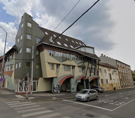 Kiadó garázs, Pécsett, Petőfi utcában 25 E Ft / hó