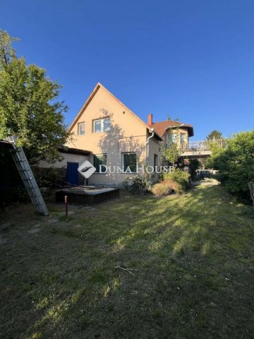 Eladó családi ház, Győrladaméren 159.9 M Ft, 6 szobás
