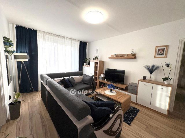 Eladó panellakás, Miskolcon 32.9 M Ft, 2+1 szobás