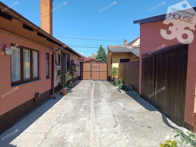 Eladó családi ház, Kiskunfélegyházán 24.5 M Ft, 2 szobás