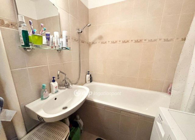 Eladó panellakás, Debrecenben 64.9 M Ft, 3 szobás