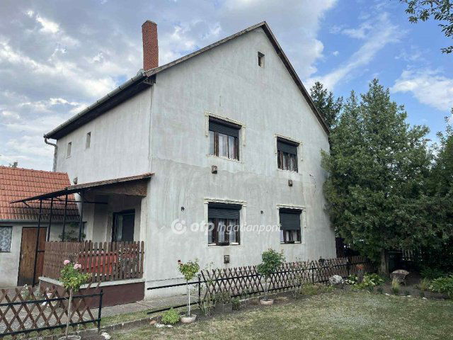 Eladó családi ház, Abonyban 63 M Ft, 3+2 szobás