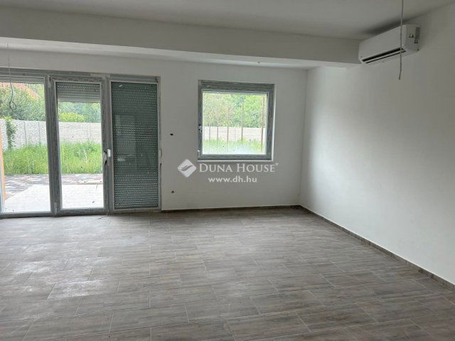 Eladó ikerház, Gödön 245 M Ft, 10 szobás / költözzbe.hu