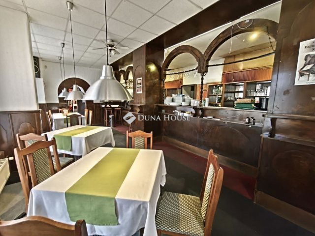 Eladó üzlethelyiség, Dunaújvárosban 62.5 M Ft