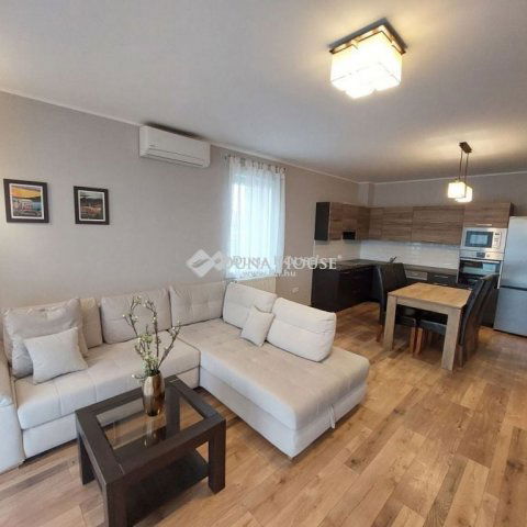 Kiadó téglalakás, albérlet, Tatán, Móricz Zsigmond téren