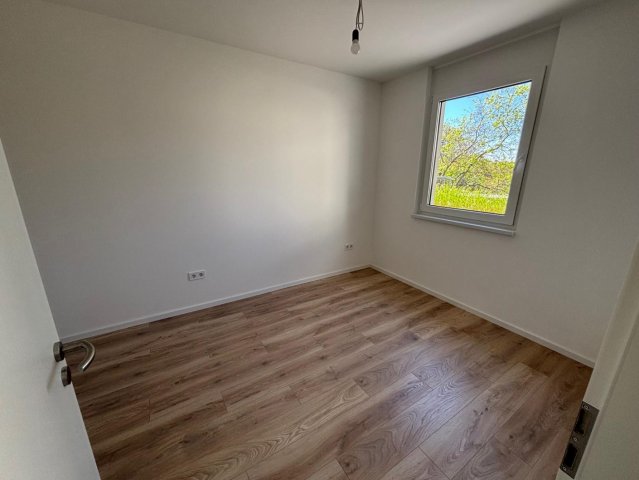 Kiadó téglalakás, albérlet, Tatán 300 E Ft / hó, 3 szobás
