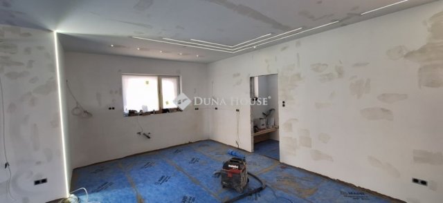 Eladó családi ház, Budakalászon 219 M Ft, 4 szobás