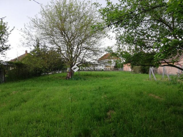 Eladó telek, Oszláron 4.9 M Ft / költözzbe.hu