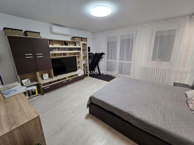 Eladó panellakás, Veszprémben, Klapka György utcában 63.9 M Ft