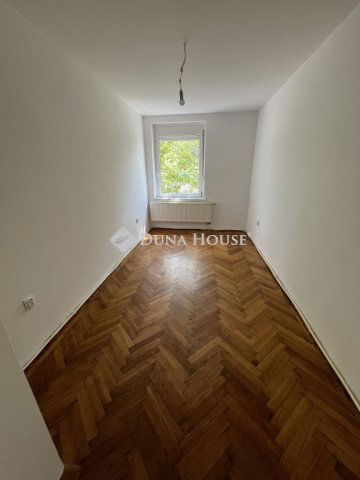 Eladó téglalakás, Oroszlányban, Hunyadi János utcában 26.5 M Ft