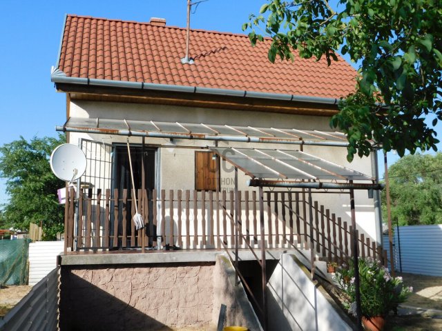 Eladó családi ház, Tápiószentmártonon 16 M Ft, 1 szobás