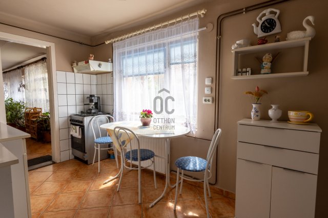 Eladó családi ház, Szabadbattyánban 50 M Ft, 4 szobás