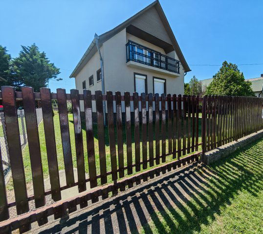 Eladó nyaraló, Balatonmáriafürdőn 86.5 M Ft, 5 szobás