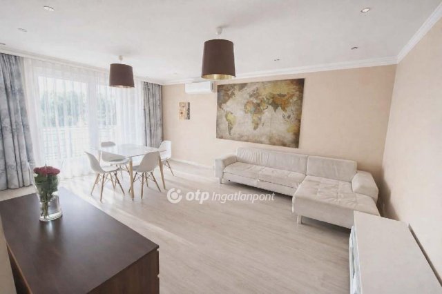 Eladó panellakás, Baján 51.9 M Ft, 3 szobás