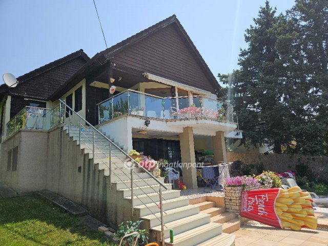 Eladó nyaraló, Balatonakarattyán 159 M Ft, 5+1 szobás