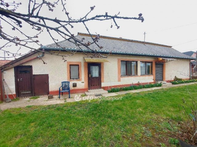 Eladó családi ház, Gesztelyben 21.99 M Ft, 3 szobás