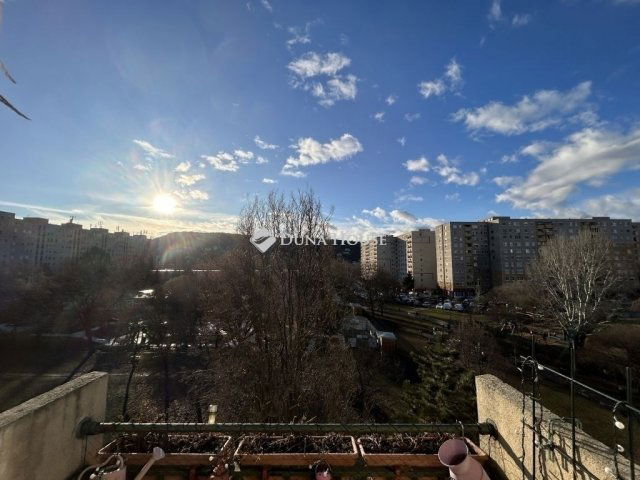 Eladó panellakás, Budapesten, III. kerületben 83.99 M Ft