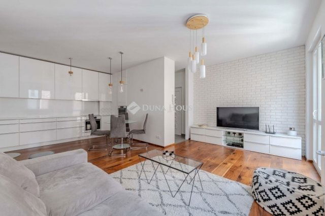 Eladó téglalakás, Budapesten, VI. kerületben 299 M Ft, 4 szobás