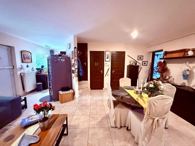 Eladó családi ház, Szigetszentmiklóson 124.9 M Ft, 4+3 szobás