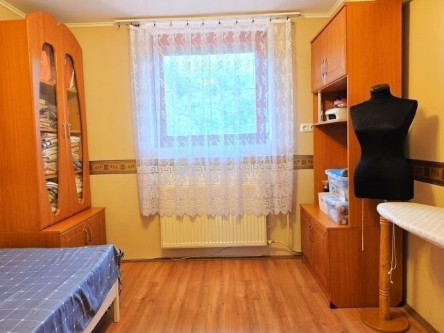 Eladó családi ház, Pécsett 89.9 M Ft, 7 szobás