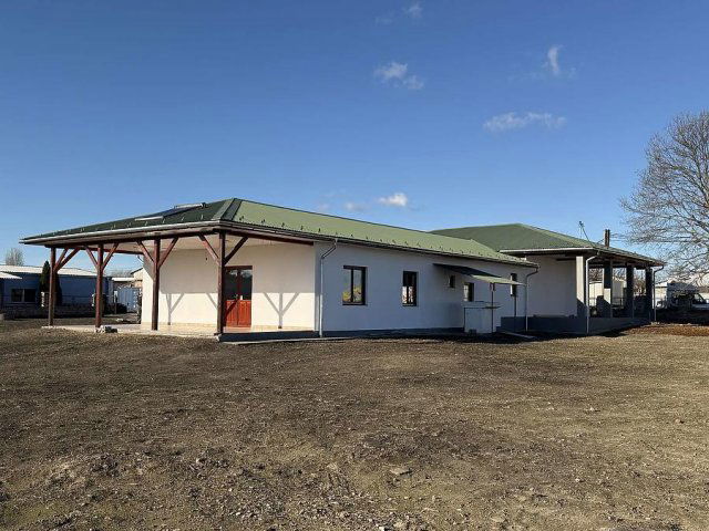 Eladó ipari ingatlan, Vácon 246 M Ft / költözzbe.hu