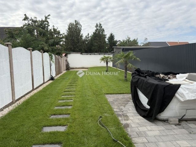 Eladó családi ház, Budapesten, XV. kerületben 168 M Ft, 4 szobás