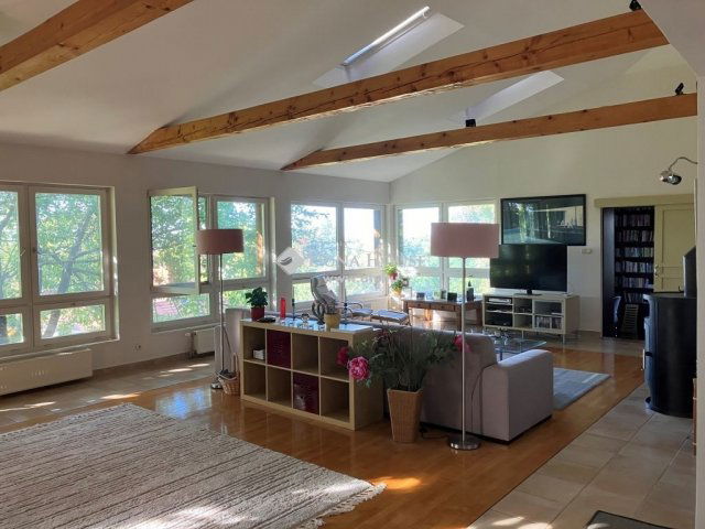 Eladó családi ház, Pécelen 208 M Ft, 7 szobás