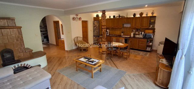 Eladó családi ház, Nyíregyházán 95 M Ft, 5+2 szobás