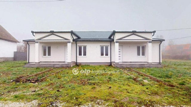 Eladó ikerház, Poroszlón 55 M Ft, 4+2 szobás