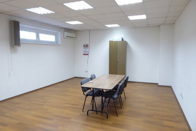 Kiadó iroda, Pécsett, Megyeri úton 102 E Ft / hó, 1 szobás