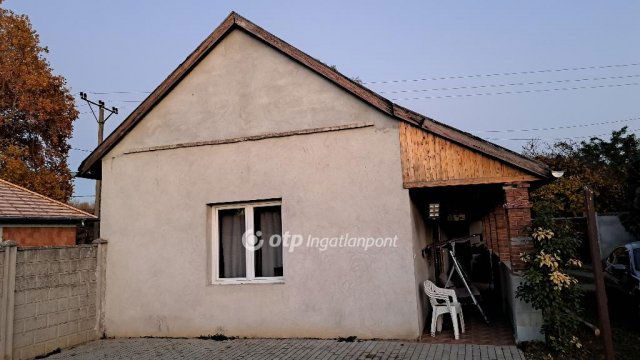 Eladó családi ház, Csongrádon 23.9 M Ft, 2 szobás