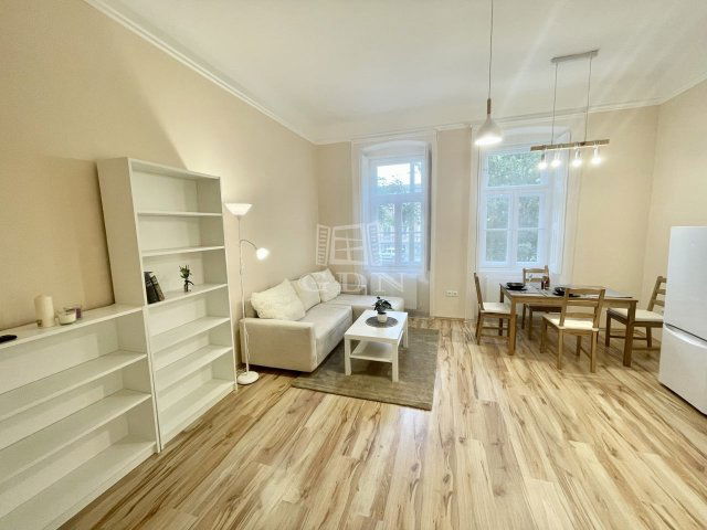 Kiadó téglalakás, albérlet, Szegeden 180 E Ft / hó, 2 szobás