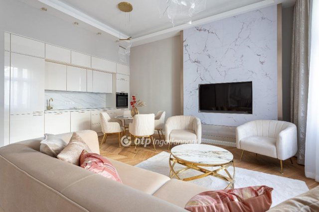 Eladó téglalakás, Budapesten, V. kerületben 249.9 M Ft, 3 szobás