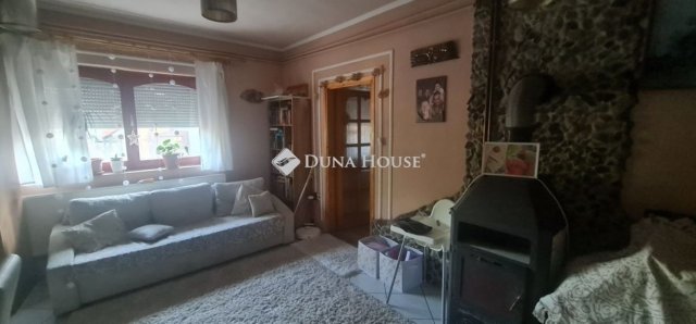 Eladó családi ház, Vecsésen 115.9 M Ft, 4 szobás