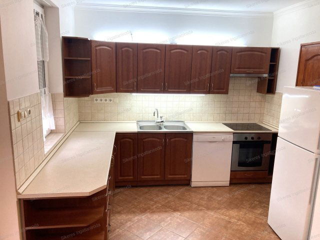 Eladó családi ház, Tatabányán 128 M Ft, 4+1 szobás