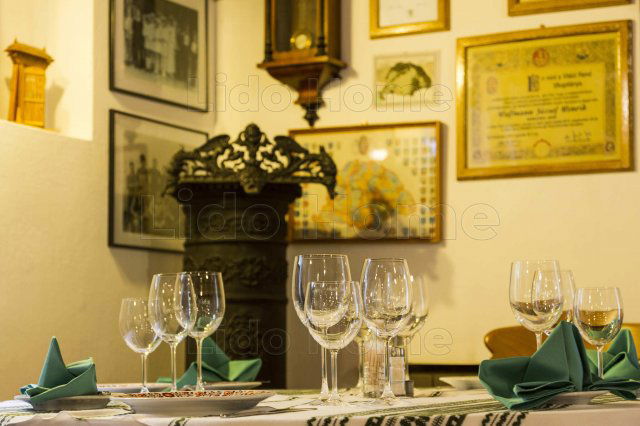 Eladó üzlethelyiség, Balatonföldváron 690 M Ft, 10 szobás