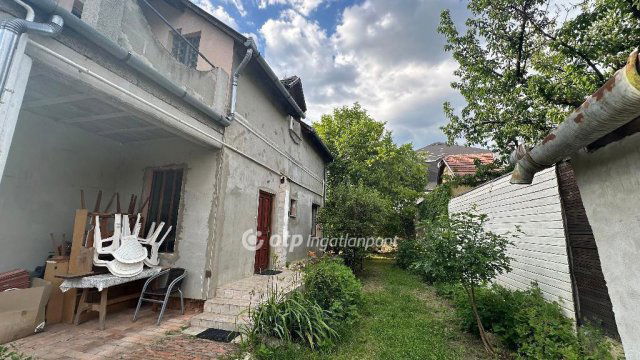 Eladó családi ház, Budapesten, III. kerületben 90.6 M Ft