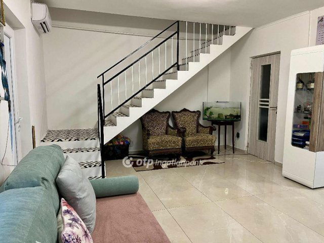 Eladó ikerház, Cegléden 59.9 M Ft, 2 szobás