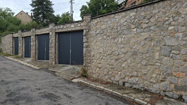 Eladó garázs, Pécsett 6.39 M Ft / költözzbe.hu