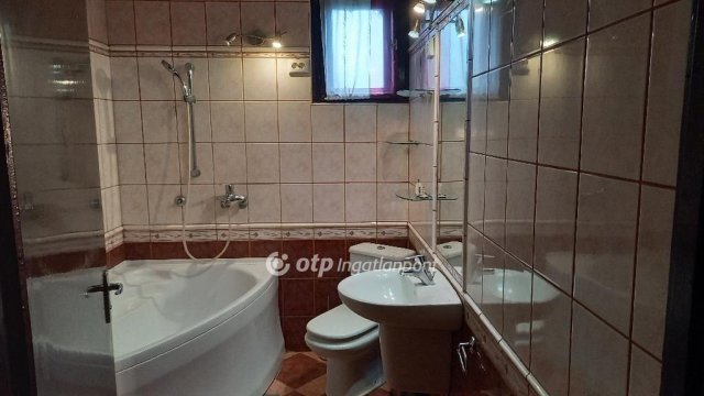 Eladó családi ház, Tápiószelén 79.5 M Ft, 4+2 szobás