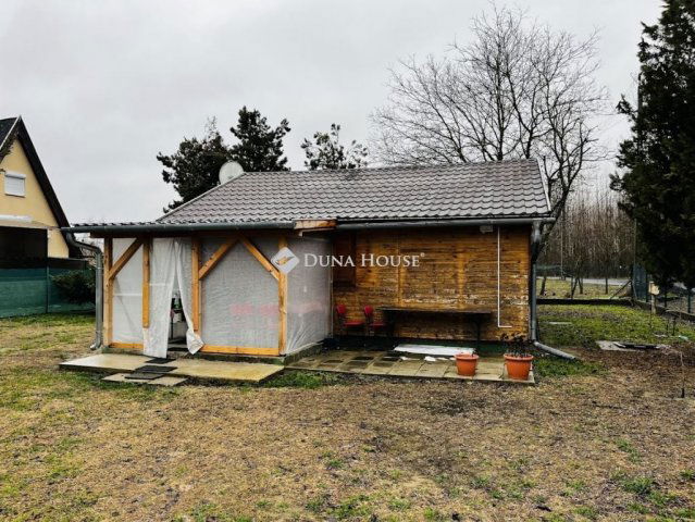 Eladó nyaraló, Tápiószentmártonon 21 M Ft, 2 szobás