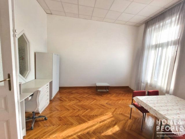 Eladó téglalakás, Szegeden 62.9 M Ft, 5 szobás