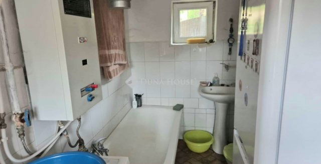 Eladó családi ház, Szegeden 32.8 M Ft, 1 szobás