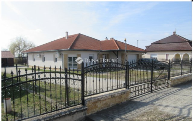 Eladó családi ház, Délegyházán 165 M Ft, 4 szobás