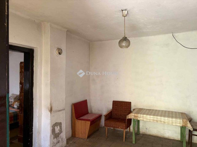 Eladó családi ház, Felpécen 19.9 M Ft, 1 szobás