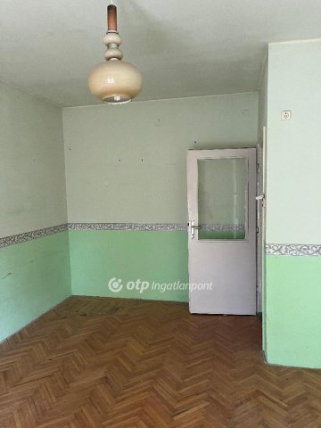 Eladó téglalakás, Komlón 18.9 M Ft, 2 szobás