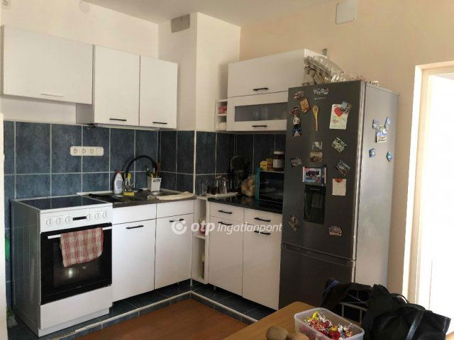 Eladó téglalakás, Ajkán 36 M Ft, 2 szobás